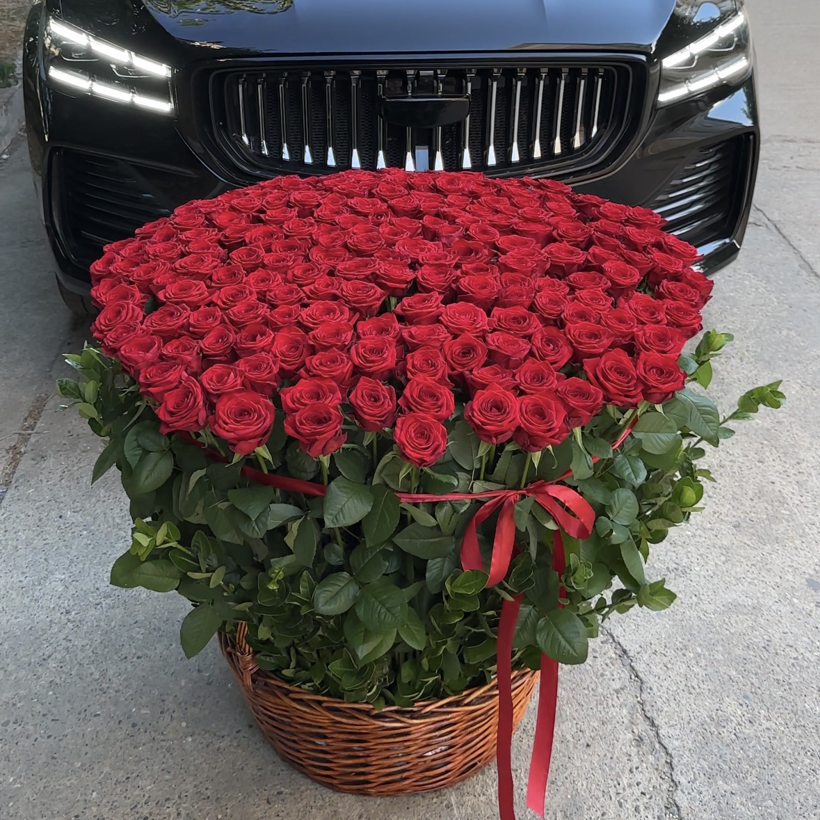 201 Роза 80 см в корзине