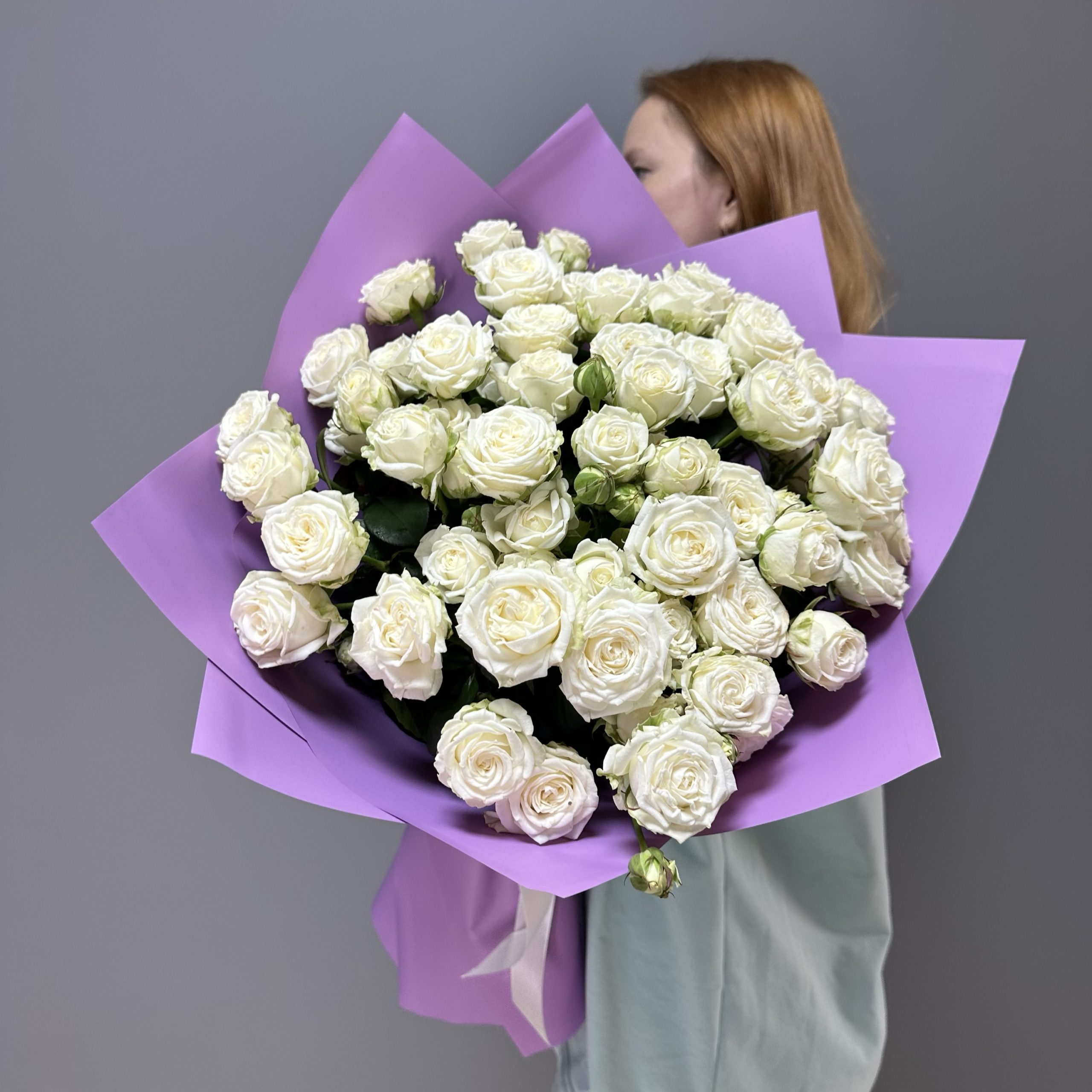 19 белых пионовидных роз — изображение 2
